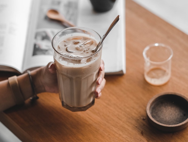 Iced Oat Milk Latte Recipe (Easy Steps) | Coffee Affection